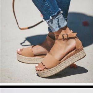 Scalloped platform espadrilles size 7.5